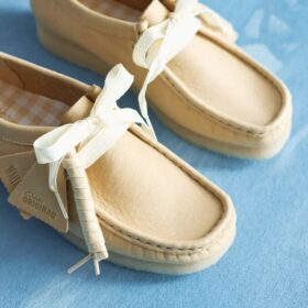 Womens Wallabee Pale Yellow Leather
